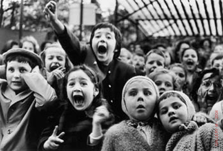 Children at a puppet theatr, Paris 1963.