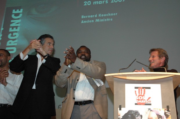 Dominique Sopo, BHL, Abdelwahid Al-Nour et Bernard Kouchner à la tribune lors du Meeting Darfour à la Mutualité, le2007.03.20 (photo Noam Levy)