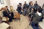 Sakineh et son fils, Sajjad, lors d'une conférence de presse, à Tabriz, dans les locaux de la justice iranienne, le 1 janvier 2011.