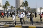 La Règle du Jeu - barhein-manama-manifestants Manifestants dispersés à coup de grenades lacrymogènes le 19 février 2011 à Manama