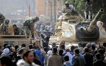 La Règle du Jeu - egypte-armee-manifestants L'armée égyptienne du côté des manifestants
