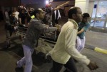 La Règle du Jeu - manama-manifestation Evacuation d'un homme blessé le 18 février 2011 lors d'une manifestation à Manama