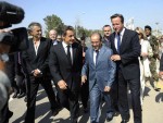 Bernard-Henri Lévy en libye avec Nicolas Sarkozy et David Cameron © Marc Roussel