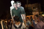 Des manifestants israéliens célébrant l'annonce de la libération du soldat Gilad Shalit à Jérusalem. © Reuters