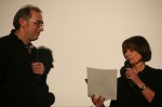 Catherine Millet remet le prix du meilleur film français à Jean Bréhat, producteur du film Hors Satan