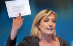 La Règle du Jeu - marine-le-pen_signature_kiosque