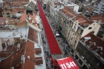 La Règle du Jeu - Sarajevo 6 avril 2012. Des chaises vides le long du boulevard principal de Sarajevo pour commémorer le vingtième anniversaire du début du siège de la ville.