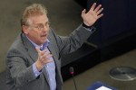Au Parlement Européen, l'euro-député Danièle Cohn-Bendit s'est directement adressé au président François Hollande.