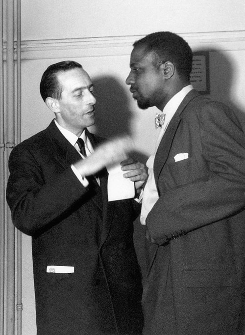 Charles Delaunay et Thelonious Monk, coulisses de la salle Pleyel, 1954