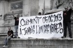 La Règle du Jeu - Manif_Clement_Meric Banderole des militants de l’Action antifasciste Paris-banlieue à la fontaine Saint-Michel, le jeudi 6 juin 2013