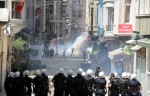 La Règle du Jeu - istanbul De violents affrontements ont eu lieu à Istanbul entre les forces de l'ordre et les manifestants, protestant contre le gouvernement islamo-conservateur turc.