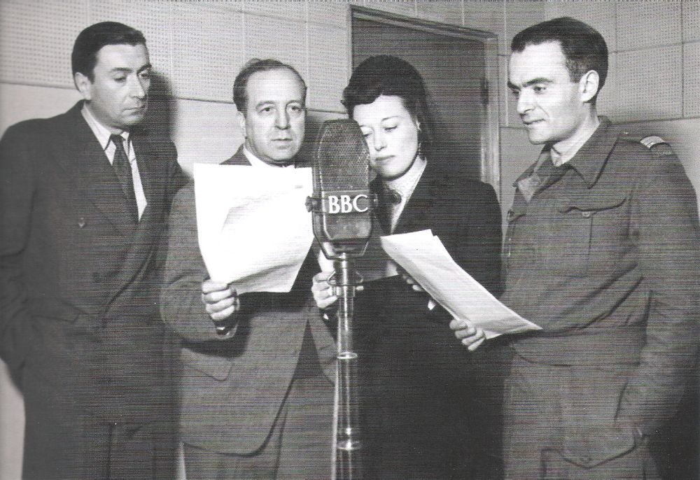 De gauche à droite : Paul Boivin, Jacques Duchesne, Geneviève Brissot et Jean-Paul Granville, une partie de l’équipe des « Français parlent aux Français » à la BBC