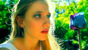 Tana Sirois dans le court-métrage de la Cie Dirt [Contained], présentant la pièce «Le jardin des délices».