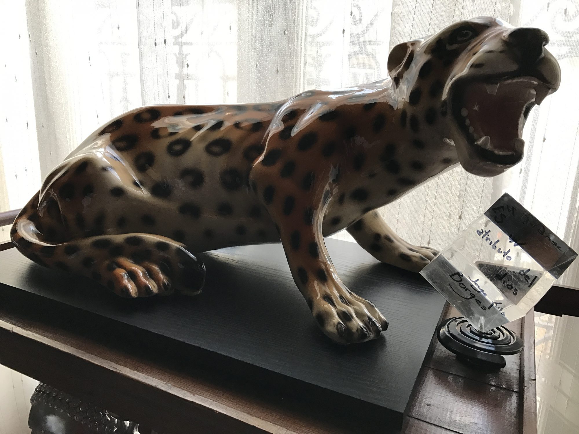 Poème plastique de Fernando Arrabal en hommage à Jorge Luis Borges :  Le Jaguar est un attribut du Dieu.