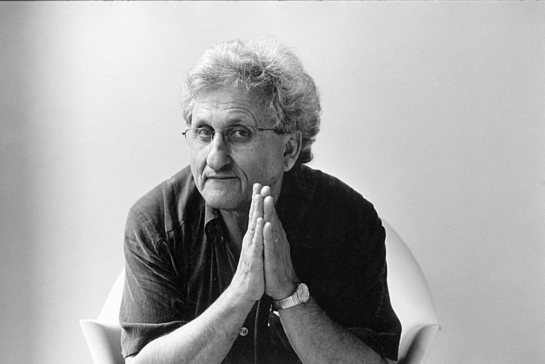 Portrait en noir et blanc de l'écrivain israélien A.B. Yehoshua