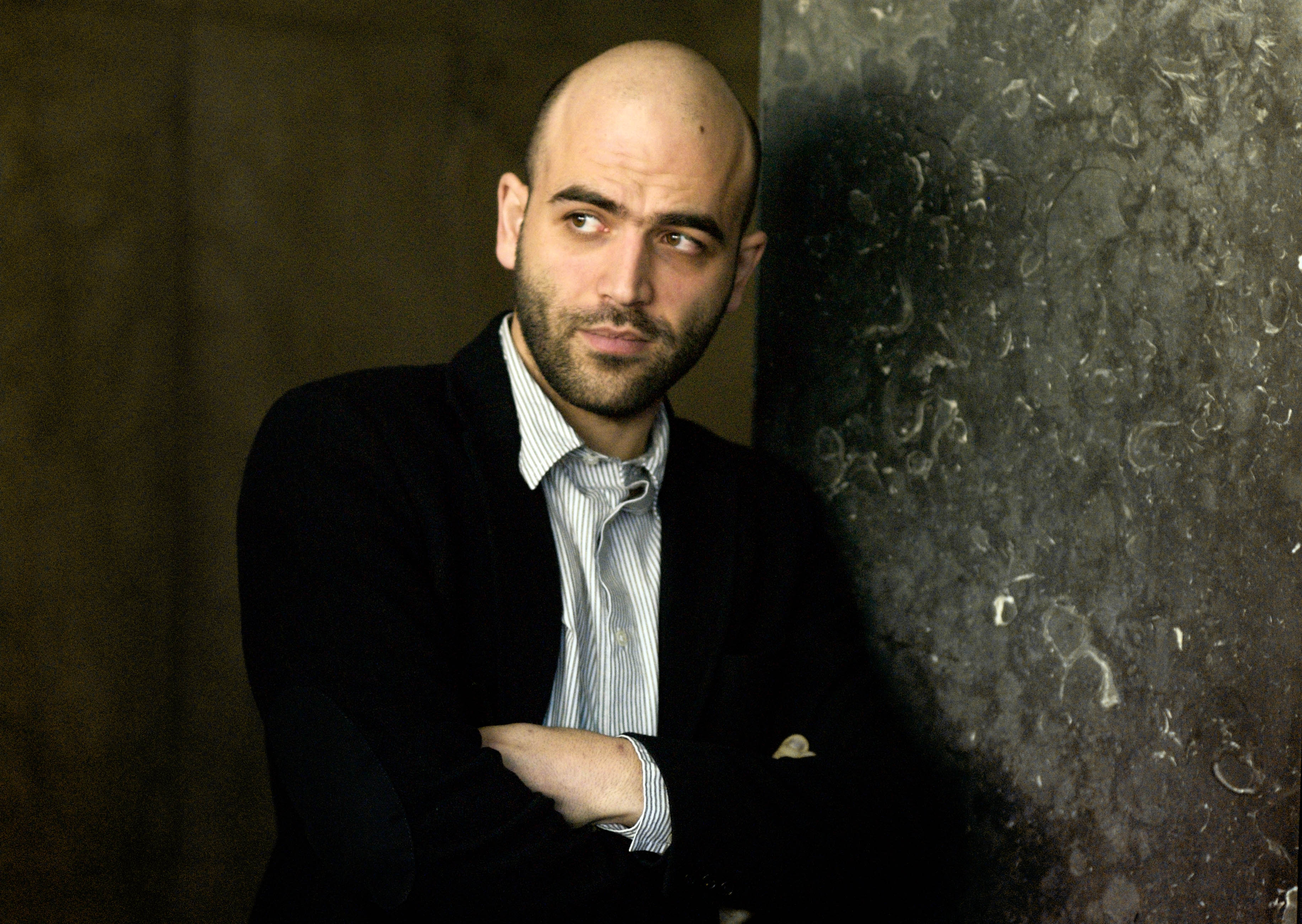 Portrait de l'écrivain italien Roberto Saviano