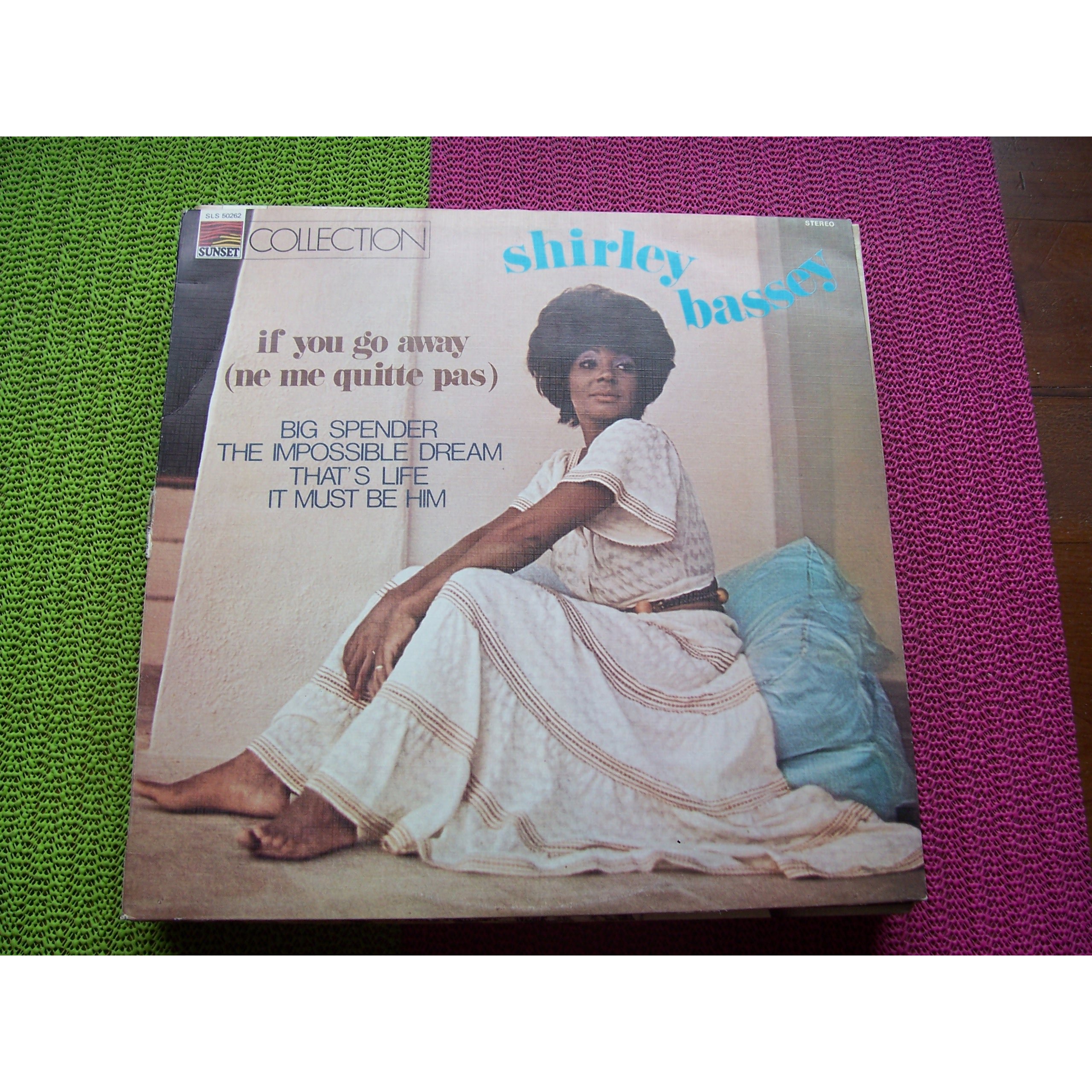 Shirley Bassey a chanté "If you go away", l'adaptation de "Ne me quitte pas".