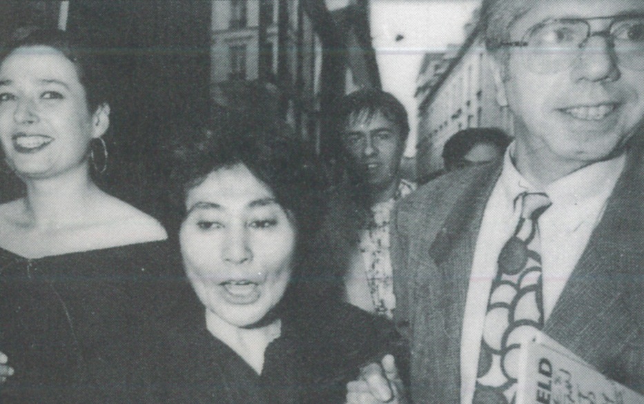 Yoko-Ono-Marcel-Fleiss-performance-a-l-Ecole-des-Beaux-Arts-1989-photo-P-Auliac