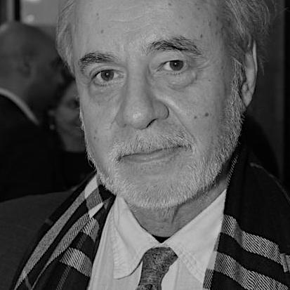 Portrait en noir et blanc de l'écrivain Patrick Mimouni.