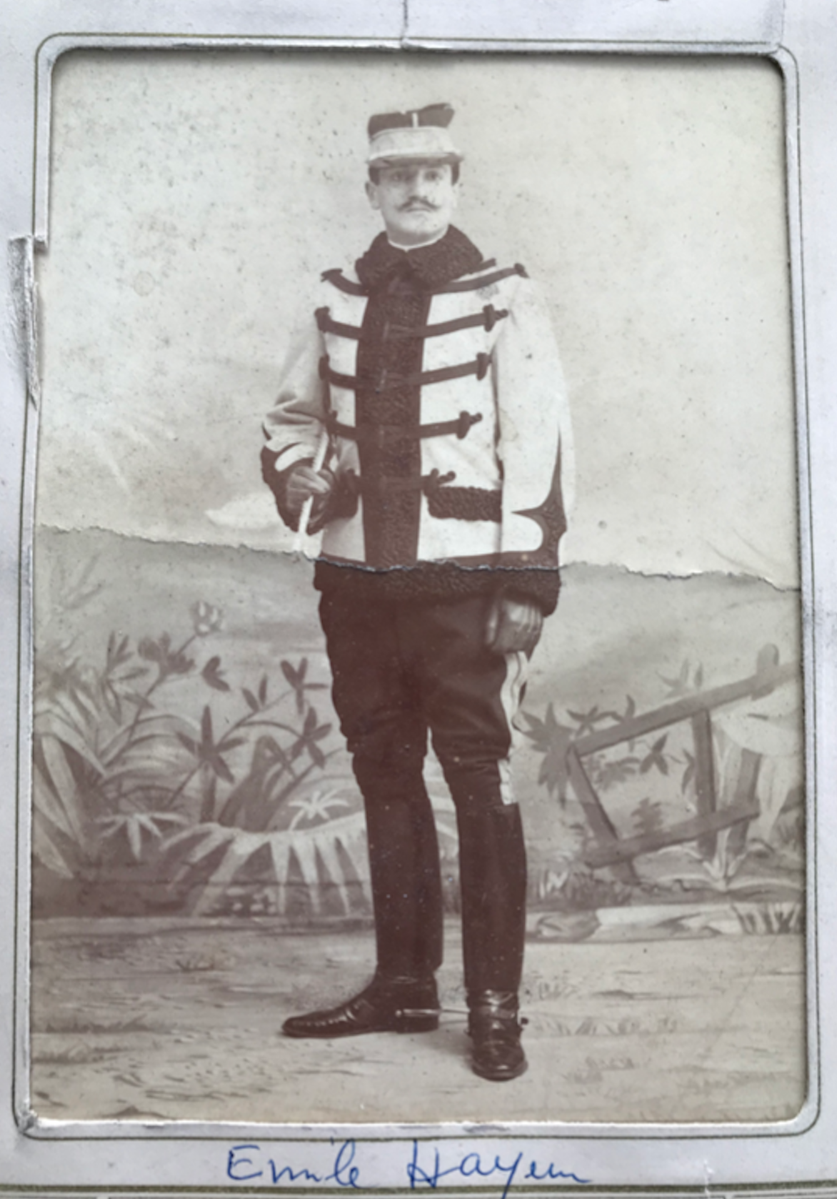 Portrait en noir et blanc du Capitaine Emile Hayem