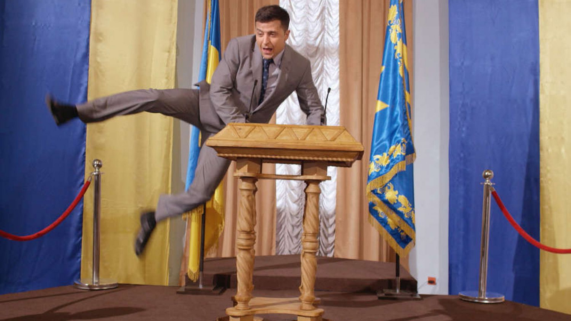 Volodymyr Zelensky dans une scène de la série «Serviteur du peuple»