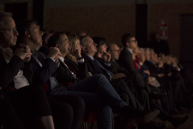 Le public de "Looking for Europe" au Théâtre Franco Parenti à Milan, le 5 mars 2019.