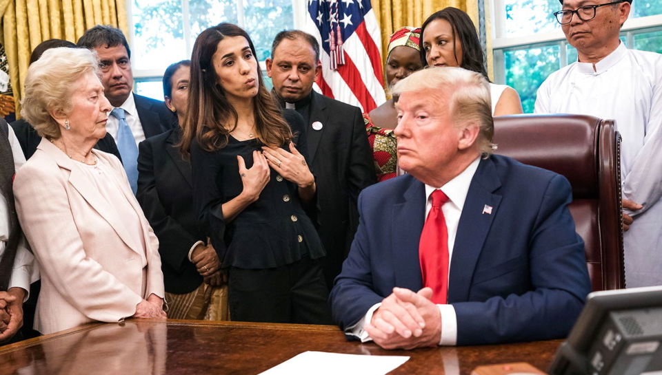 Donald Trump et Nadia Murad (au fond) à la Maison Blanche, le 17 juillet 2019.