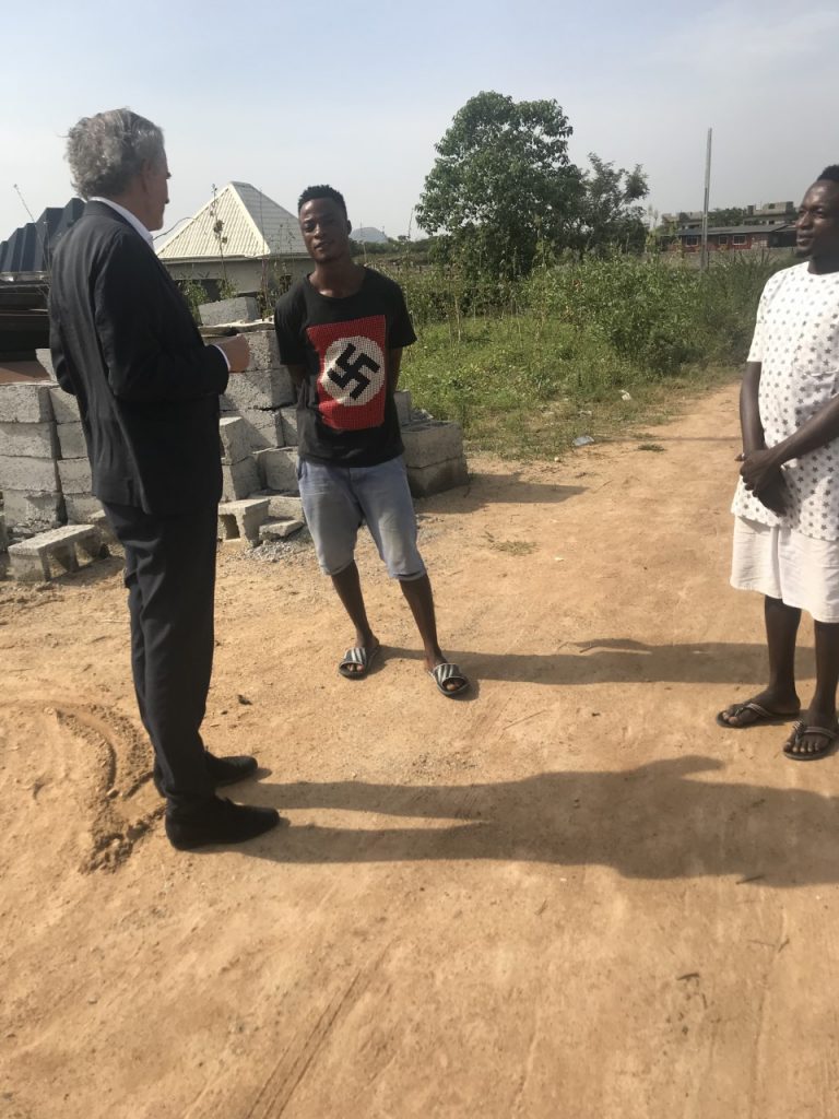 https://laregledujeu.org/files/2019/12/BHL-Nigeria-Chretiens-Fulanis-Peuls-768x1024.jpg