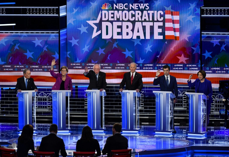 (De gauche à droite) Michael Bloomberg, Elizabeth Warren, Bernie Sanders, Joe Biden, Pete Buttigieg et Amy Klobuchar participent à un débat démocrate, le 19 février 2020 à Las Vegas.