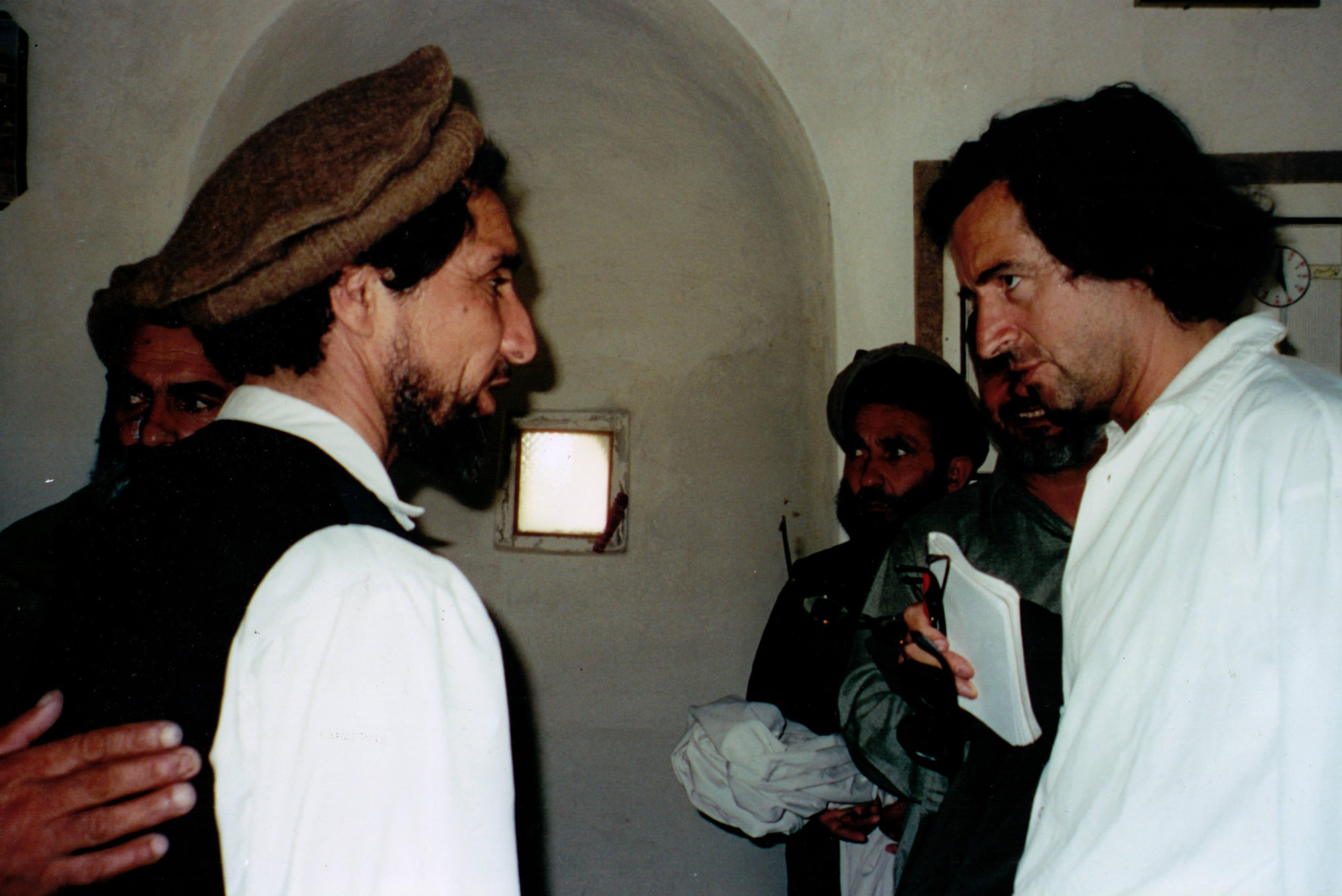 Le commandant Massoud et Bernard-Henri Lévy, en 1998, au Panchir.