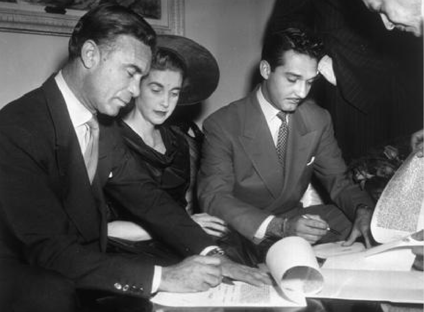 Barbara Hutton épouse Porfirio Rubirosa le 30 décembre 1953 à New York (Park Avenue).