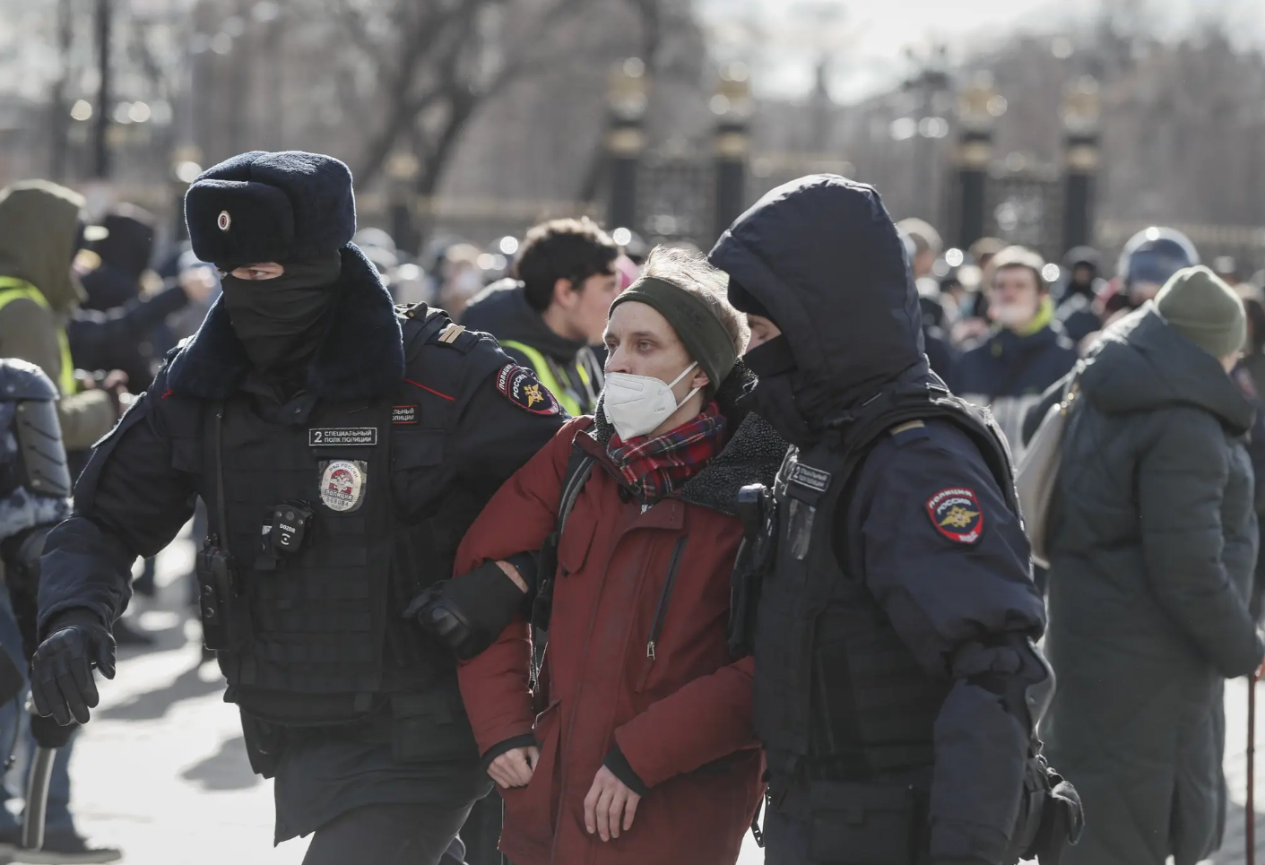 Un opposant à la guerre en Ukraine se fait arrêter à Moscou.