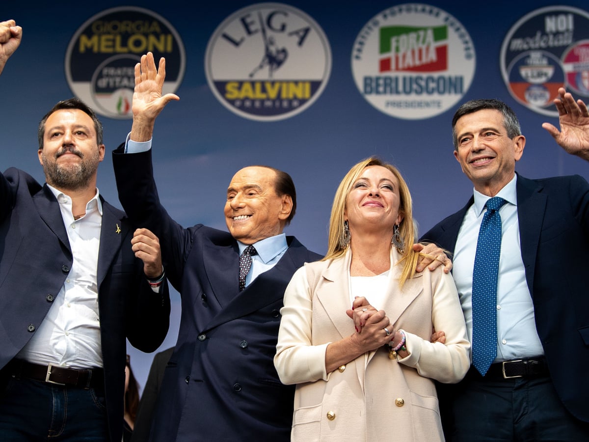 Portrait de "famille" avec Matteo Salvini, Silvio Berlusconi, Giorgia Meloni et Maurizio Lupi .