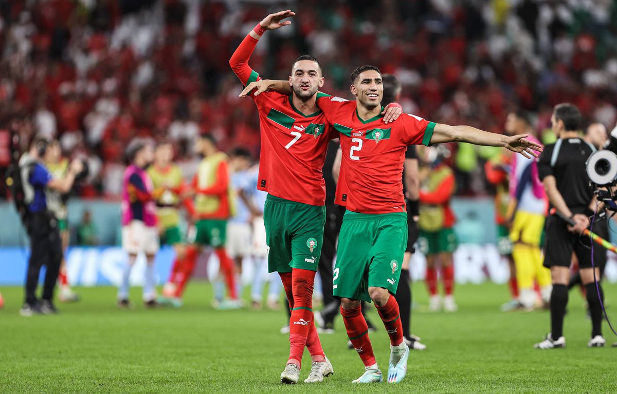 Les joueurs marocains fêtent la qualification de leur équipe en quarts de finale de la Coupe du Monde.