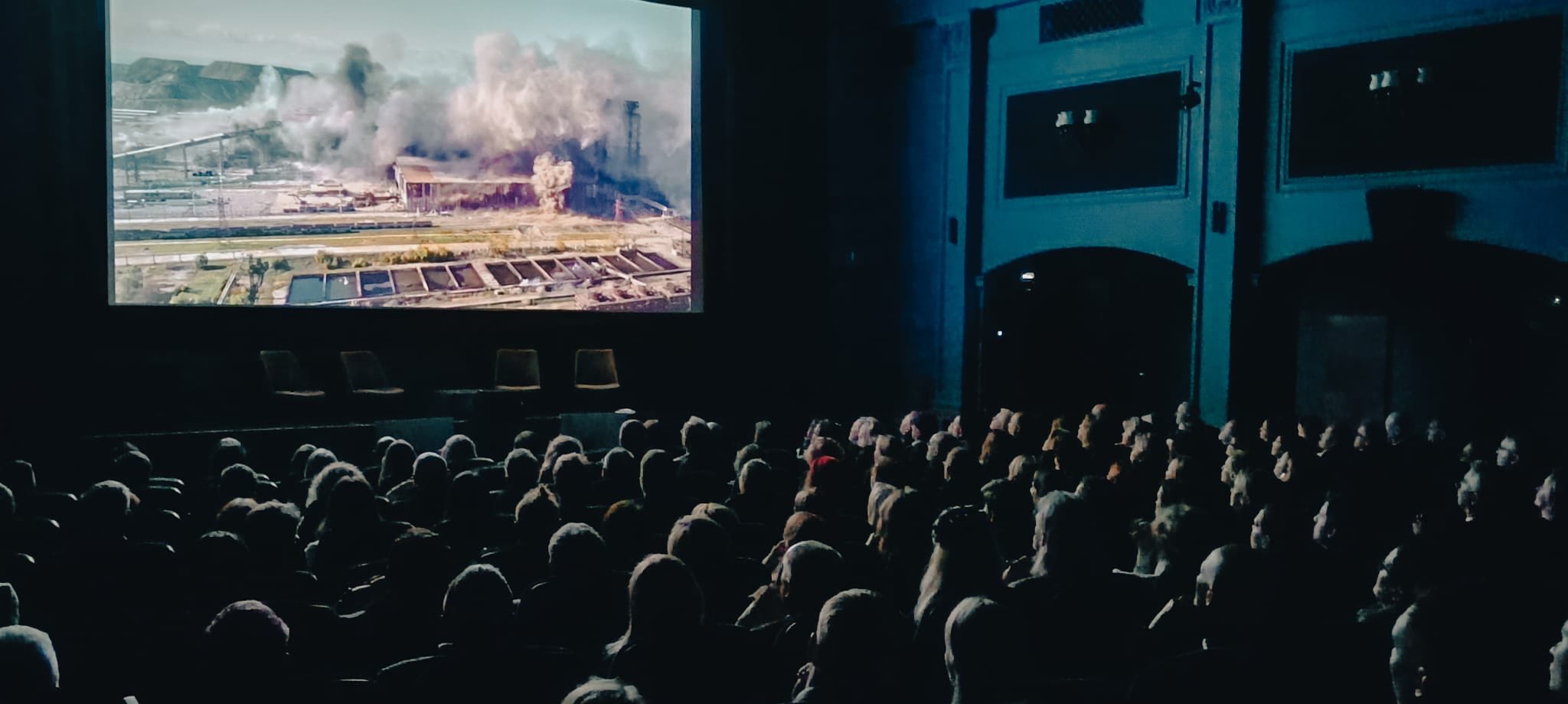 Projection du film « Slava Ukraini » de Bernard-Henri Lévy dans une salle de cinéma de Varsovie.
