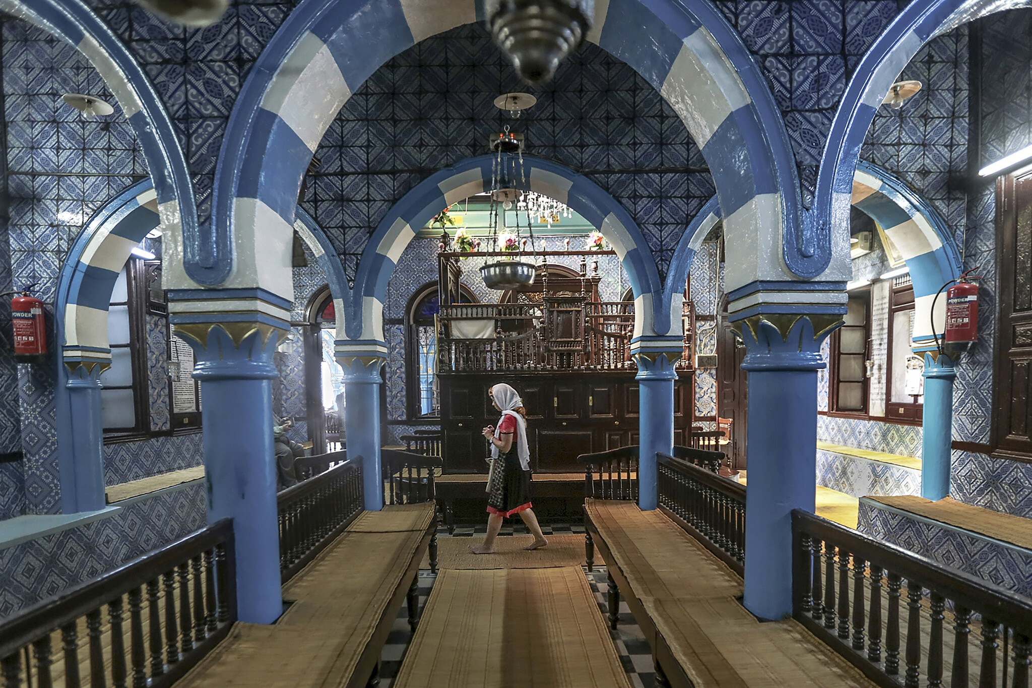 La Ghriba, la plus ancienne synagogue d'Afrique, sur l'île de Djerba, dans le sud de la Tunisie. Une magnifique synagogue bleue.