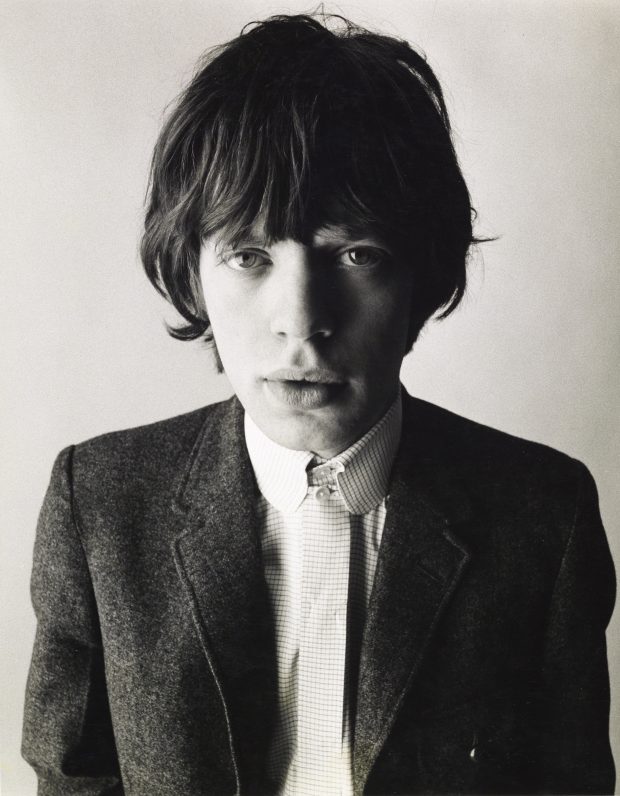 Mick Jagger pose pour le photographe DAVID BAILEY