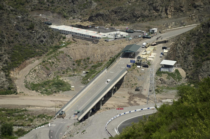 Un point où est installé le checkpoint azerbaïdjanais à l’entrée du Haut-Karabakh, dans le corridor de Latchine.