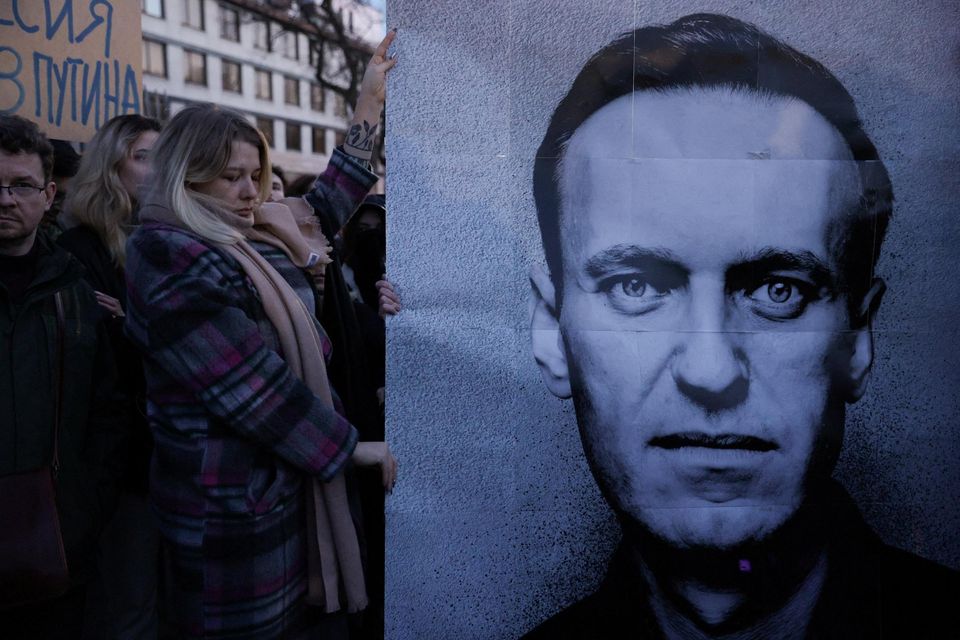 Manifestation en souvenir d'Alexeï Navalny devant l'ambassade de Russie à Varsovie en Pologne,.