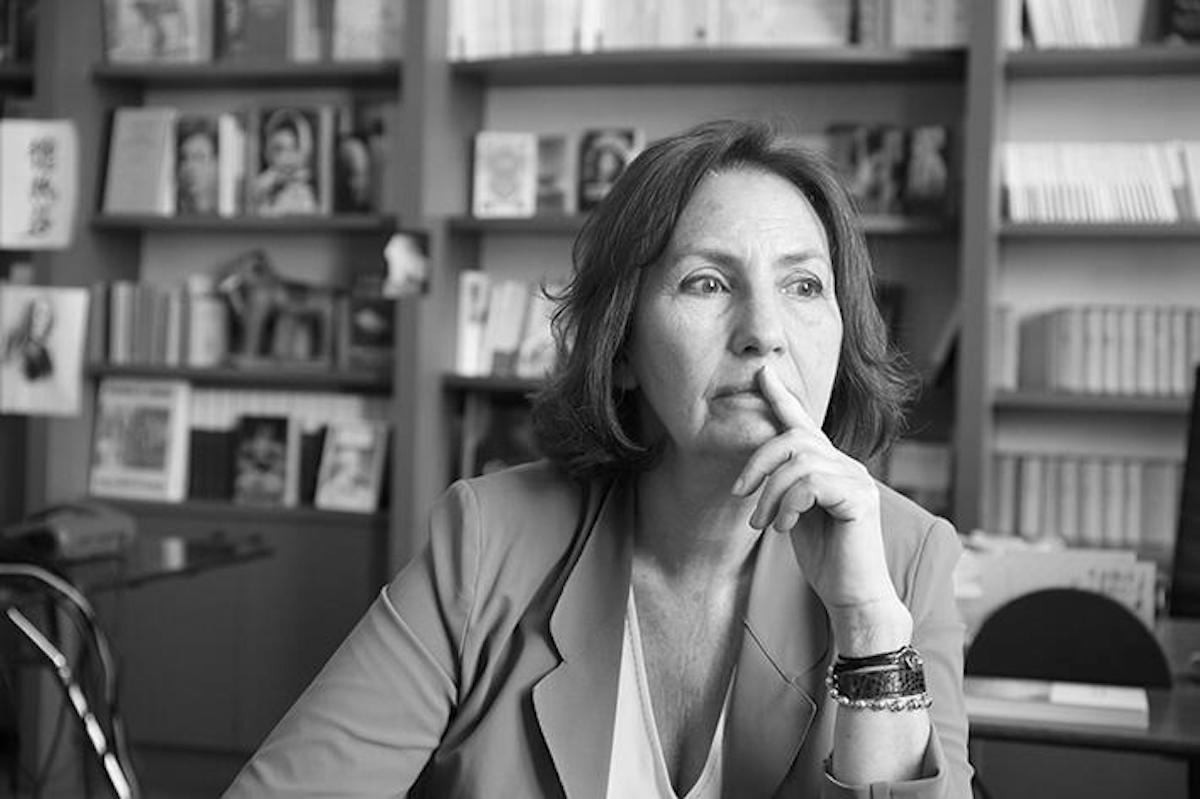 Portrait en noir et blanc de L'éditrice franco-italienne Teresa Cremisi.