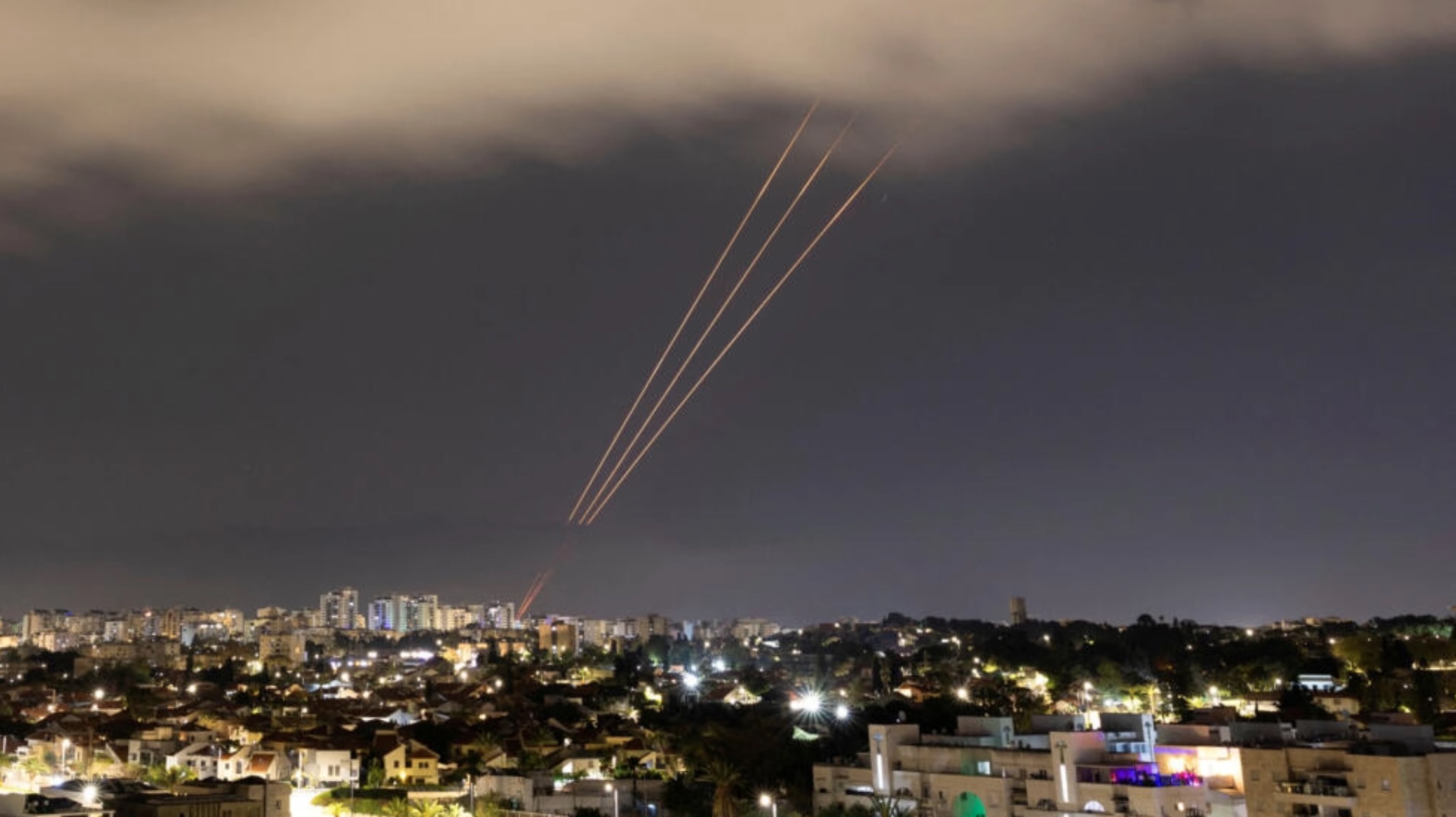 Le système antimissile israélien s'active après le lancement de drones et de missiles par l'Iran