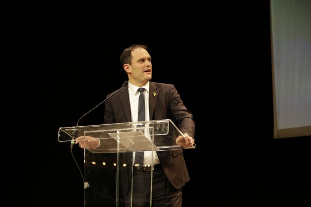 Jonathan Arfi lors de la soirée de mobilisation contre l'antisémitisme organisée par la revue La Règle du jeu, avec la présence de nombreux intellectuels, écrivains, artistes. Le 3 juin 2024, au Théâtre Antoine, à Paris.