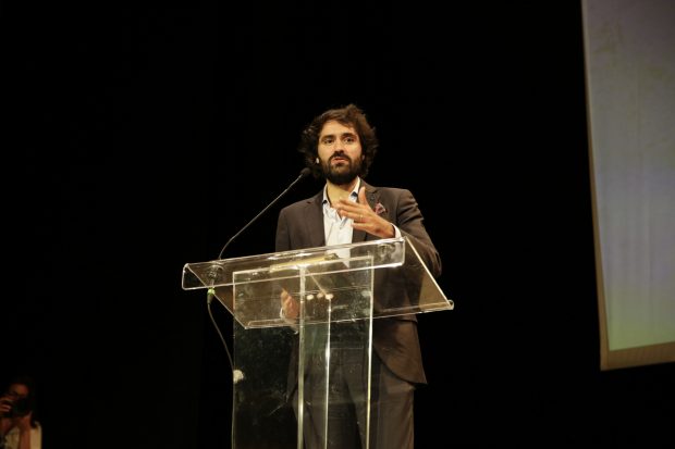 Daniel Ramirez lors de soirée de mobilisation contre l'antisémitisme organisée par la revue La Règle du jeu, avec la présence de nombreux intellectuels, écrivains, artistes.