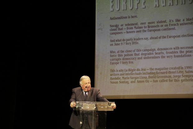 Gérard Larcher lors de la soirée de mobilisation contre l'antisémitisme organisée par la revue La Règle du jeu, avec la présence de nombreux intellectuels, écrivains, artistes. Le 3 juin 2024, au Théâtre Antoine, à Paris.