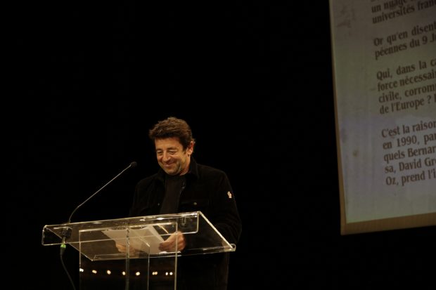 Patrick Bruel lors de la soirée de mobilisation contre l'antisémitisme organisée par la revue La Règle du jeu, avec la présence de nombreux intellectuels, écrivains, artistes. Le 3 juin 2024, au Théâtre Antoine, à Paris.