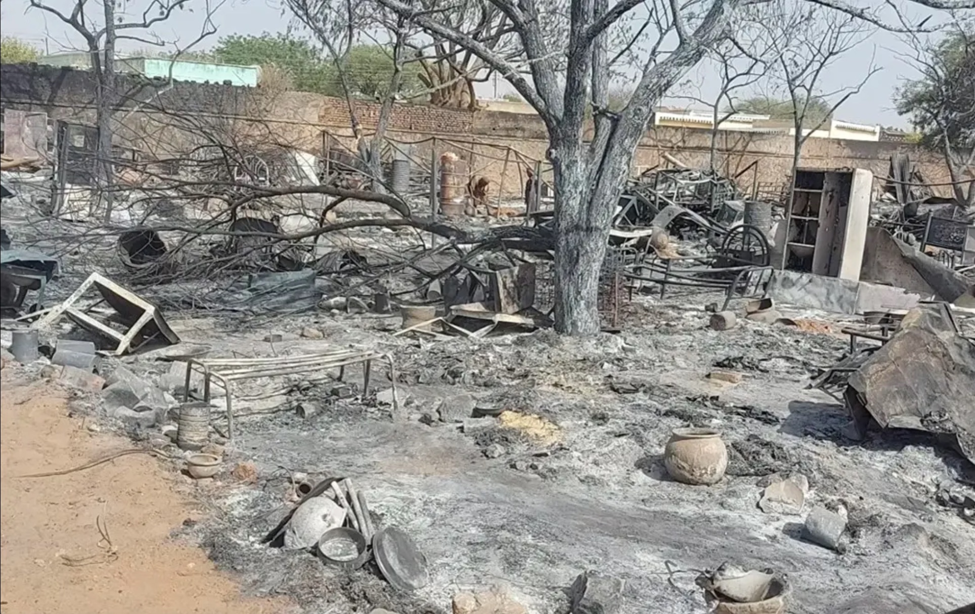 Dans la ville de Al-Genaina (Darfour), les décombres de l'école Imam al-Kazem.