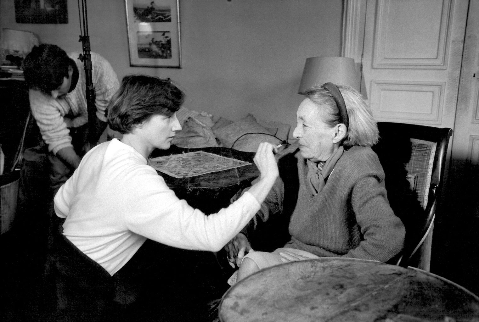 Caroline Champetier et Marguerite Duras, sur le tournage de « Écrire », en 2001.