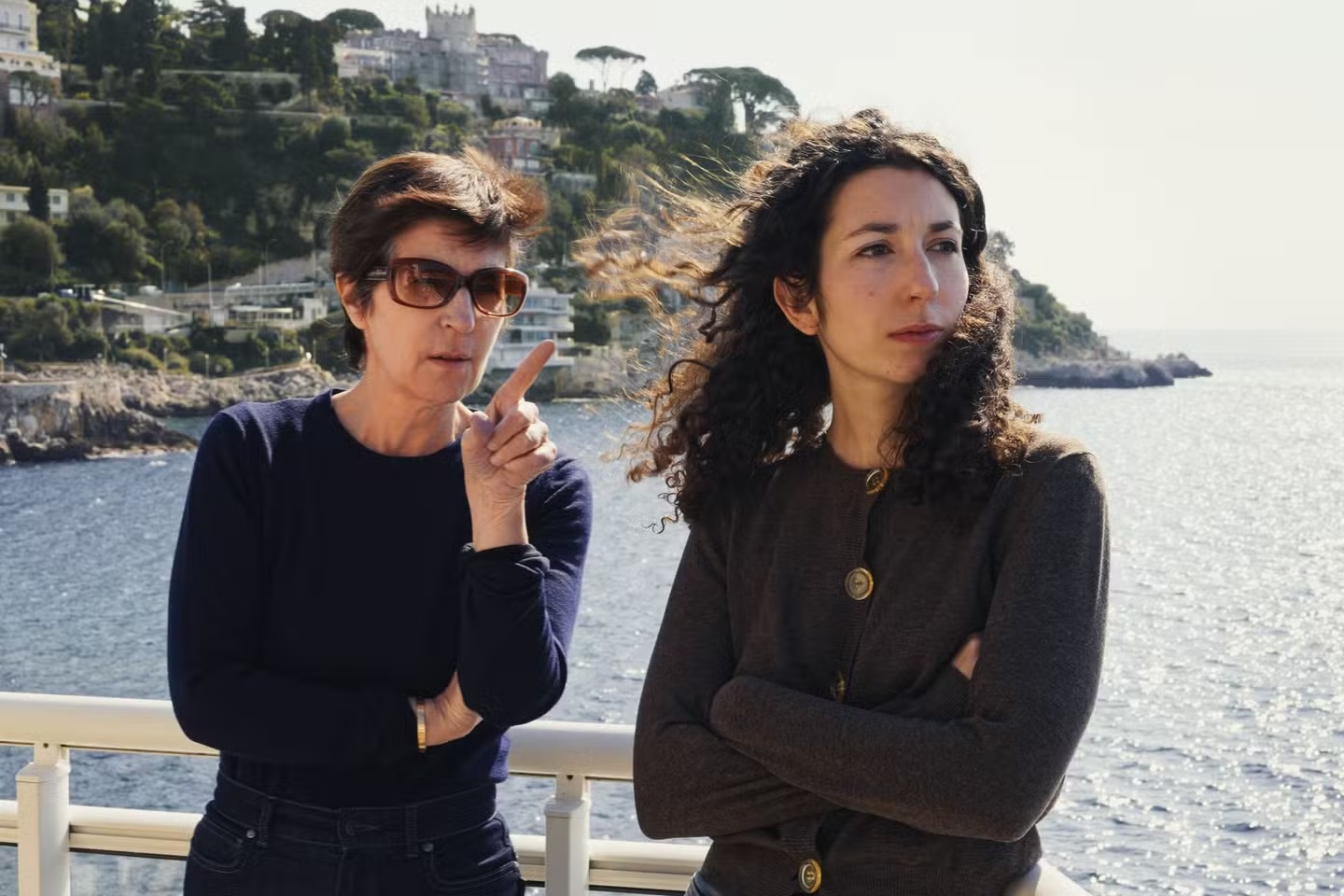 Christine Angot et sa fille, Léonore Chastagner, dans le film de Christine Angot, « Une famille »