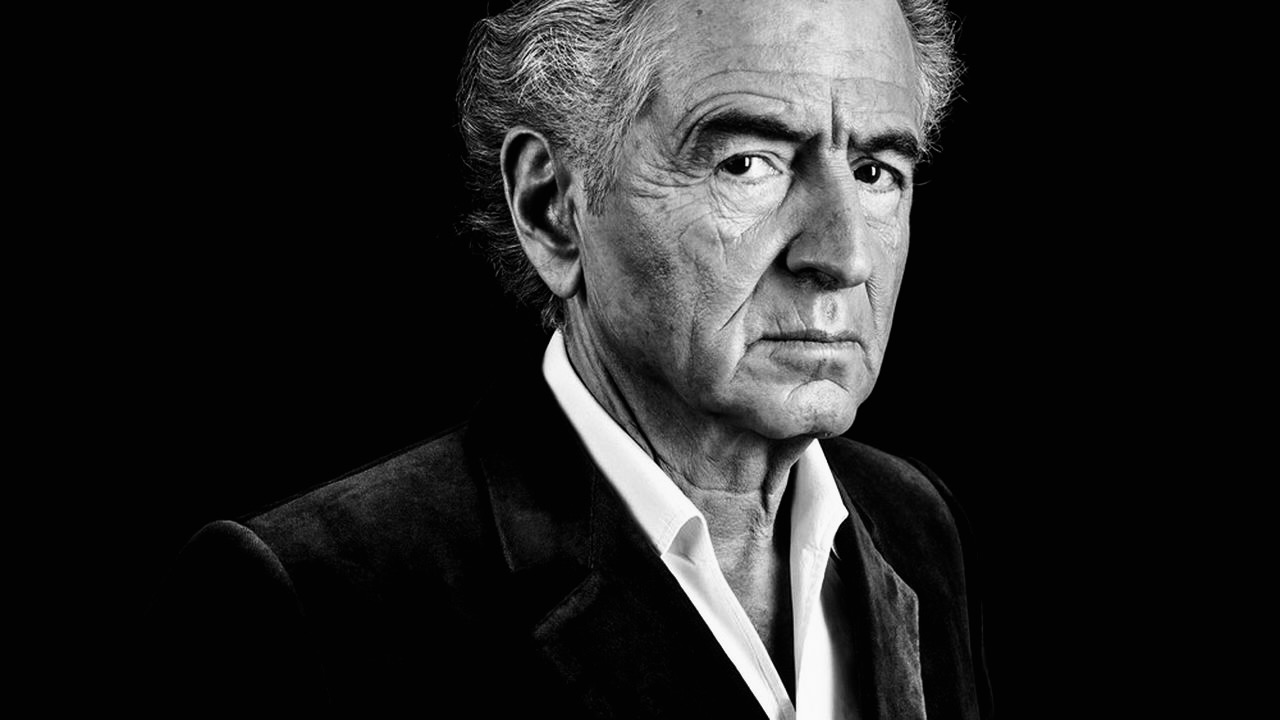 Portrait de Bernard-Henri Lévy en noir et blanc