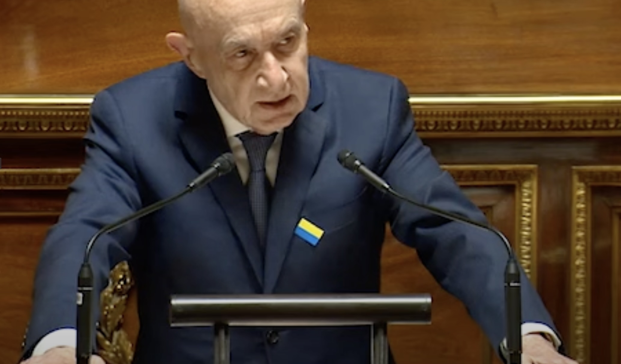 Claude Malhuret : «Nous étions en guerre contre un dictateur, nous nous battons désormais contre un dictateur soutenu par un traître»
